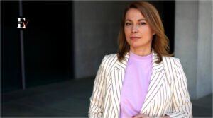 Read more about the article The Education View Gladly Showcases Oana Iordachescu as One of  World’s Most Inspiring Keynote Speakers to Follow