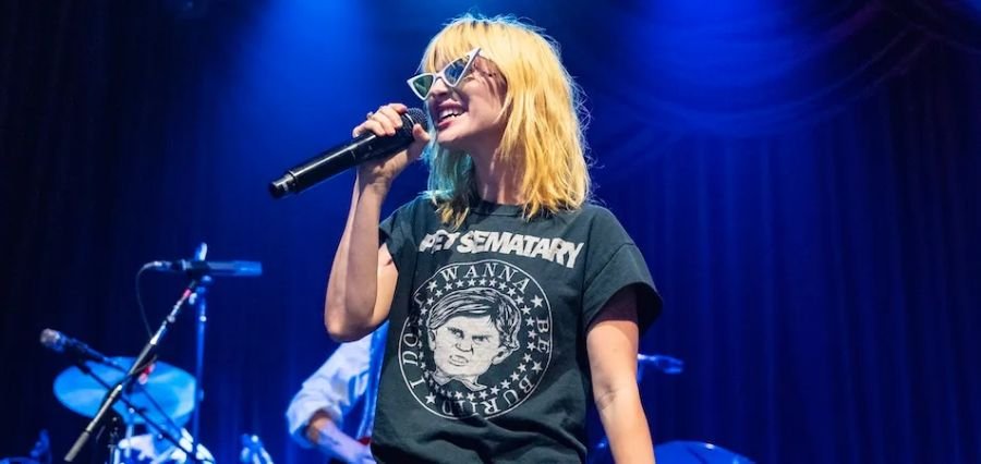 You are currently viewing Hayley Williams Stuns Fans with 17 Surprise Solo Songs on Website